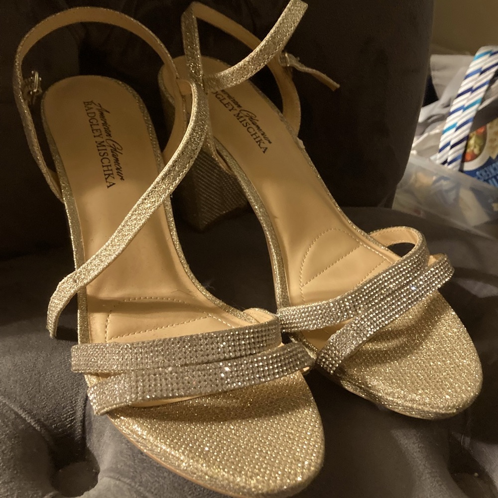 NEW WOT Women’s Size 9 glamour gold shimmer adored open toe & back 9 in platform